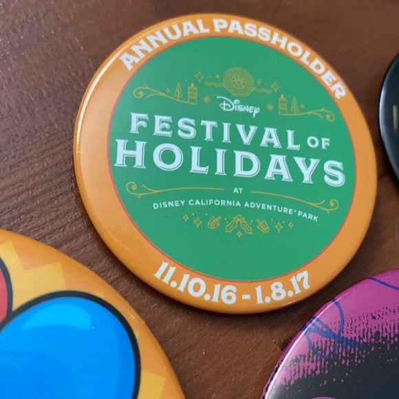 Disney Button bundle 6 with a AP magnet - Picture 6 of 8